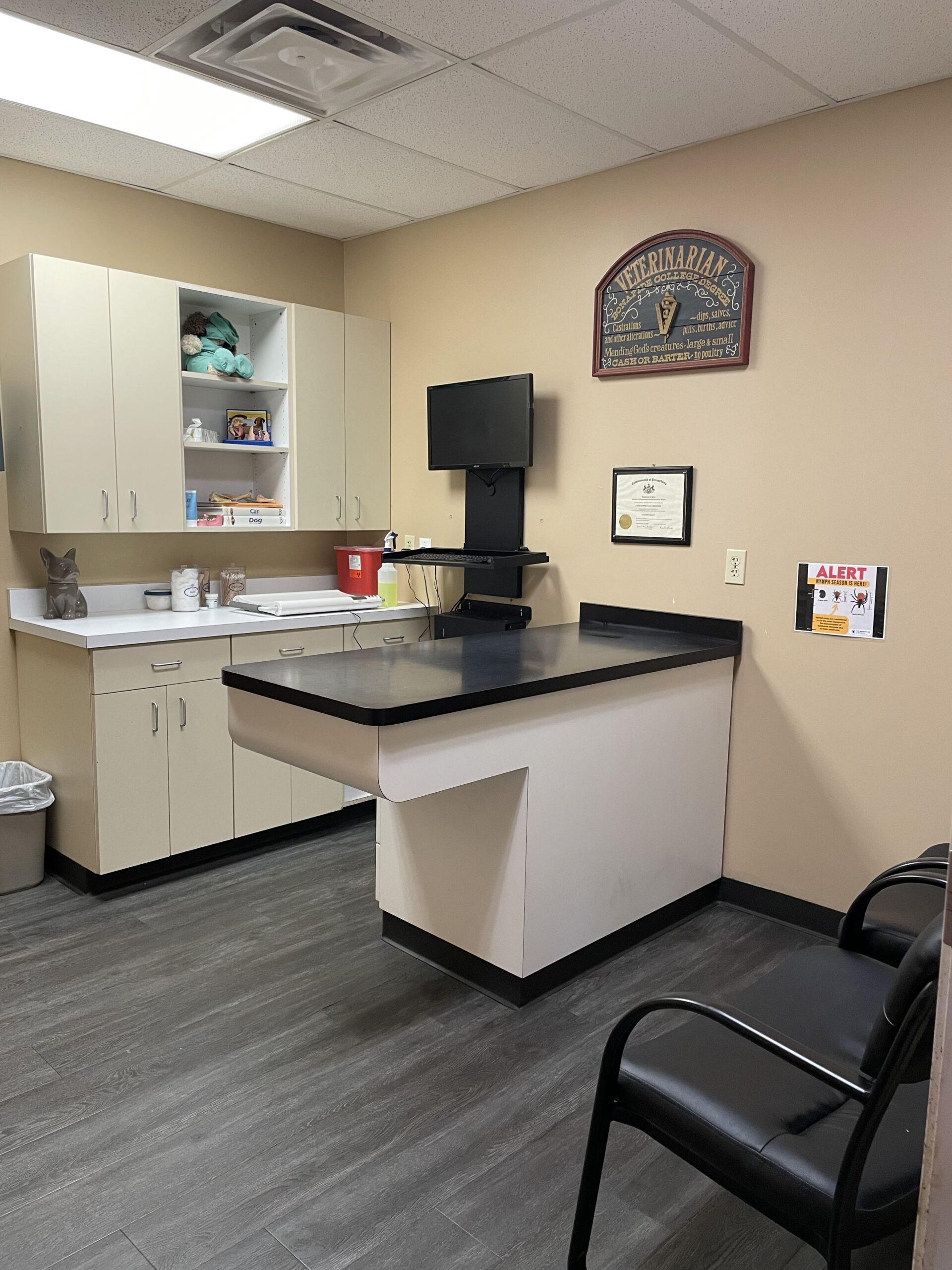 Allegheny Veterinary Associates inside clinic view